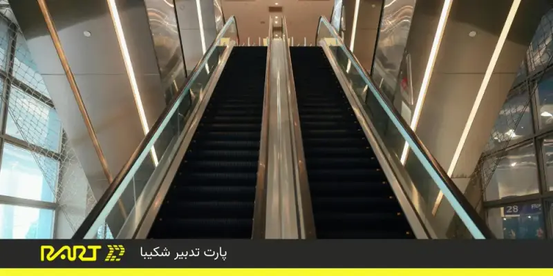 چرا نباید روی پله برقی راه رفت؟
