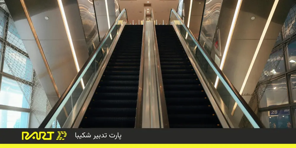 چرا نباید روی پله برقی راه رفت