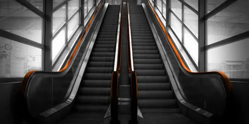 تعویض هندریل پله برقی چگونه انجام می شود؟
